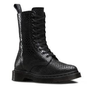 Pointed Toe Alix Dr.Martens